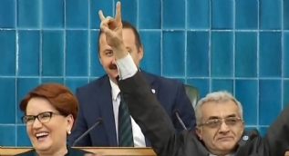 Başkan adayının bozkurt işareti Akşener´i kahkahaya boğdu