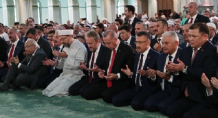 Başkan Erdoğan 15 Temmuz şehitleri için Kur’an-ı Kerim okudu