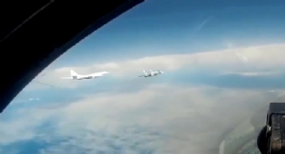 Tu-160´lar o bölgede uçtu, 3 ülkenin savaş uçakları takibe aldı