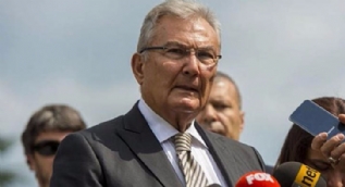 Deniz Baykal hastaneye kaldırıldı