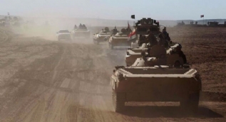 Irak güçlerini yolda karşılayan Kerküklüler