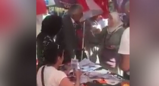 CHP´lilerden standı ziyaret eden başörtülü kadına hakaret