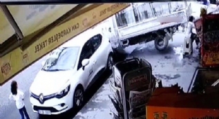Esenyurt’ta kamyonet dehşeti kamerada