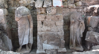 Side Antik Kentinde Roma Dönemine ait iki heykel bulundu