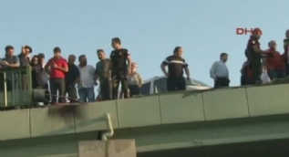 Kadıköy'de feci kaza. Köprüden uçan beton mikseri aracın üzerine düştü