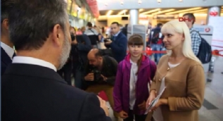 THY'den bir milyonuncu Moskova-Türkiye yolcusuna sürpriz