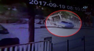 Kaldırımdaki vatandaşın ezilme anı kamerada