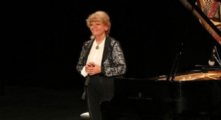 İdil Biret´ten hasta çocuklar yararına konser