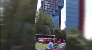 Meksika'daki depremde koca bina böyle sallandı