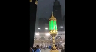 Kabe'de hacı adayları yağmur altında tavaf yaptı