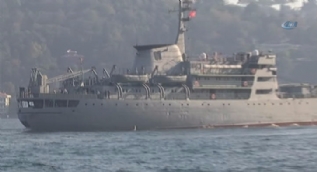 Rus savaş gemisi İstanbul Boğazı’ndan geçti