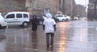 İstanbul'da beklenen yağmur başladı