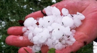 Sakarya'da ceviz büyüklüğünde dolu yağdı