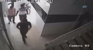 Çilingir çağırıp, hamal tutarak depoyu soydular