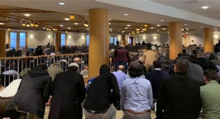 İbadethanelerini Müslümanların cuma namazına açtılar