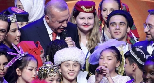 Başkan Erdoğan çocuklarla düet yaptığı anların görüntülerini paylaştı