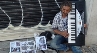 Yeşilçam’ın 38 yıllık figuranının Beyoğlu sokaklarında yaşam mücadelesi