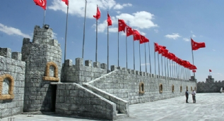 Halk arasında dolaşan rivayet kale yaptırdı