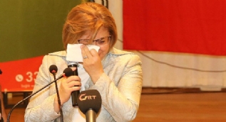 Fatma Şahin, annesini anlatırken ağladı