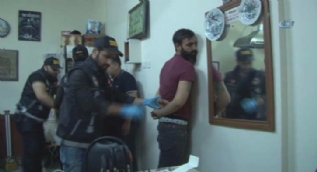 Çay bardaklarından uyuşturucu çıktı