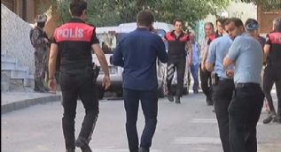 Aracında uyuşturucu çıkan şahıs polisten kaçarken ortalığı savaş alanına çevirdi