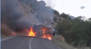 PKK’lı teröristler araç yaktı, Tunceli-Pülümür yolu trafiğe kapandı