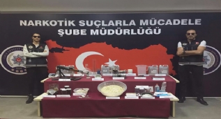 Yangın ihbarıyla giden polis, uyuşturucu merkezi tespit etti