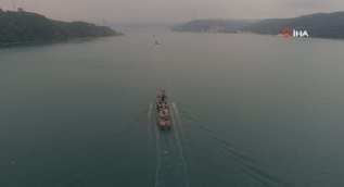 Donanma Gemileri İstanbul Boğazı´ndan geçiyor