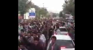 İran'da yüzlerce kişi IKBY'nin sözde referandumuna destek vermek için sokağa çıktı