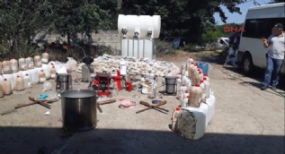 Zehir çiftliğine baskında 1 ton eroin ele geçirildi