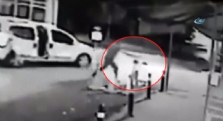 Çocuğuna sarıldığı sırada başından vuruldu