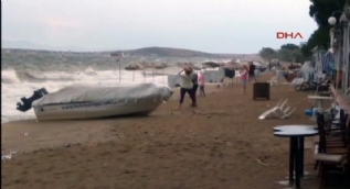 Avşa'da fırtına hayatı felç etti
