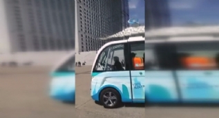 Paris'te sürücüsüz minibüs devri