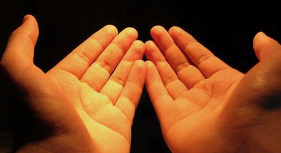 Dua �mr�n bereketidir! Hu�u ve tevazu ile okunan dua videosu...