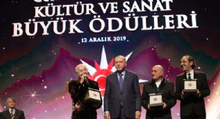 Mazhar Alanson´dan ödülü alırken itiraf etti! Başkan Erdoğan´la samimi diyalog