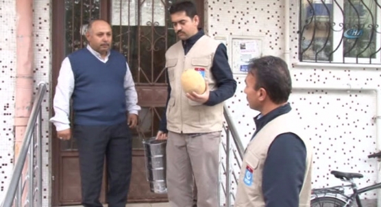 Kap� kap� dola��p iftar yeme�i da��t�yorlar