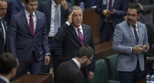 Bakan Akar´dan Meclis´te ´asker selamı´