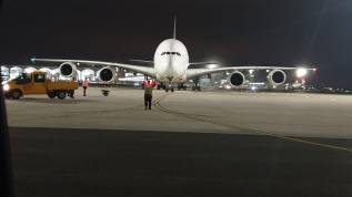 'Airbus A380' hasta yolcu için İstanbul Havalimanı'na indi