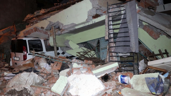 Depremden etkilenen Malatya'nın Doğanyol ilçesinde hasar tespit çalışması sürüyor