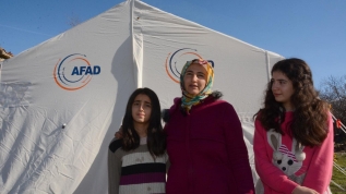 Depremzedelere uzanan 'şefkat eli' mutlu ediyor