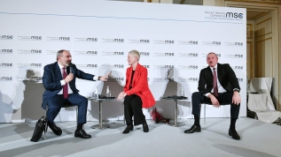 Tarihte ilk kez Ermenistan ve Azerbaycan liderleri kamuoyu önünde tartıştı