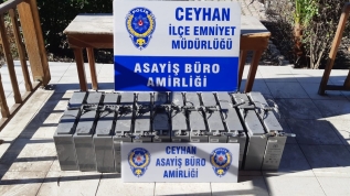 Baz istasyonundan akü çalmak isteyen hırsızlara suçüstü