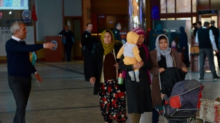 Avrupa'ya gitmek isteyen Eskişehir'deki düzensiz göçmenler otogara akın etti