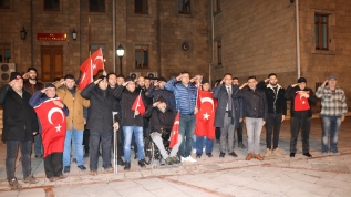 Vatandaşlar Mehmetçiğe destek için toplandı