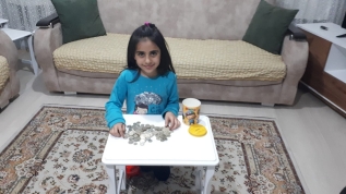 9 yaşındaki Esin'de ' Biz Bize Yeteriz' dedi