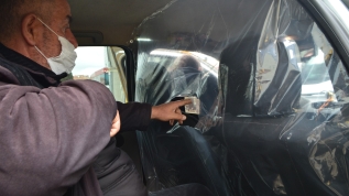 Taksi şoföründen Kovid-19'a brandalı tedbir