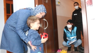 4 yaşındaki Emir'den duygulandıran bağış