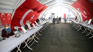 Evlat nöbeti sürüyor