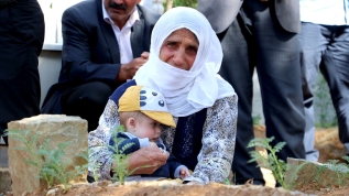 PKK'lı teröristlerin hain saldırısı sonucu sevdiklerini kaybeden ailelerin buruk bayramı