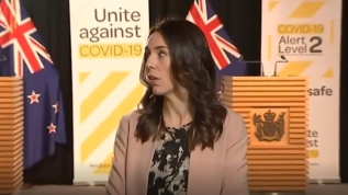 Yeni Zelanda Başbakanı Jacinda Ardern canlı yayında depreme yakalandı
